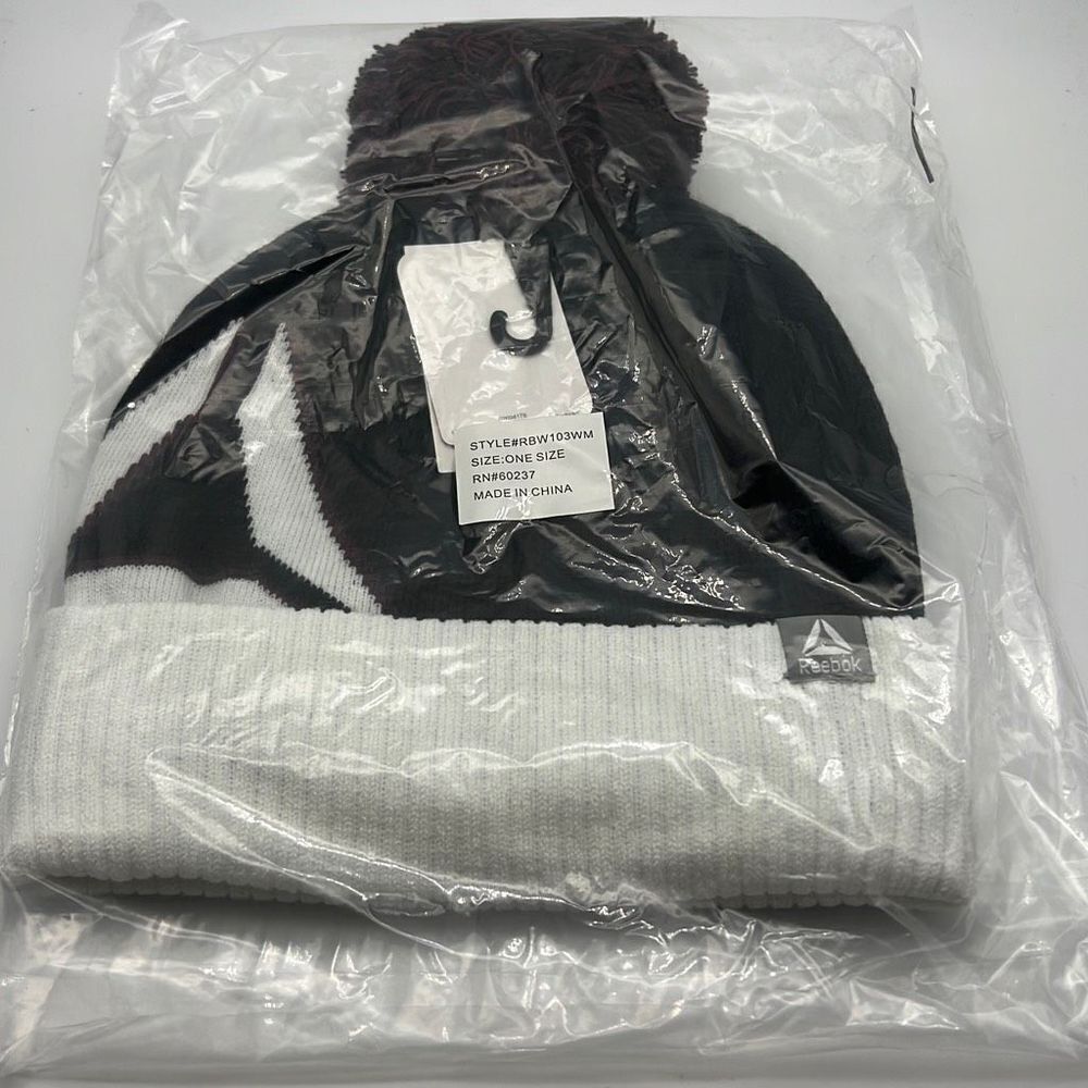 Reebok Women's Logo Intarsia Pom Beanie-NWT-O/S
